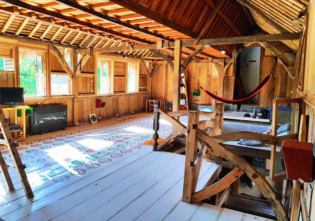 The Rabbit Tree Hostel Gili Meno Exterior foto