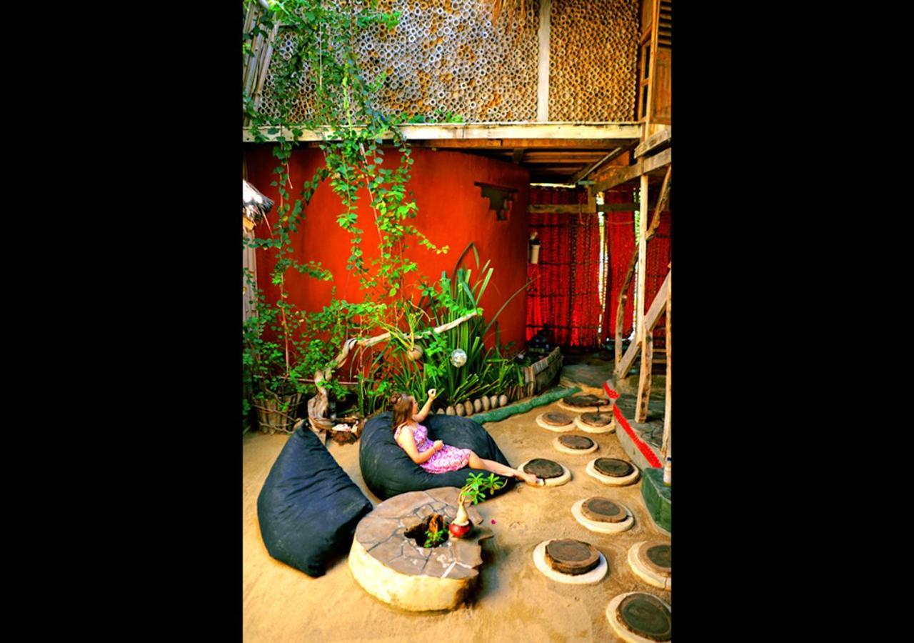 The Rabbit Tree Hostel Gili Meno Exterior foto